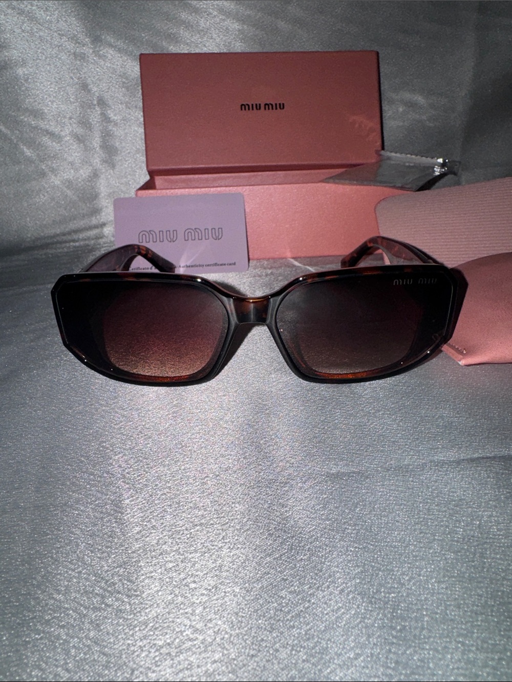 New! Miu Miu Glimpse Sunglasses w/ Leather case!